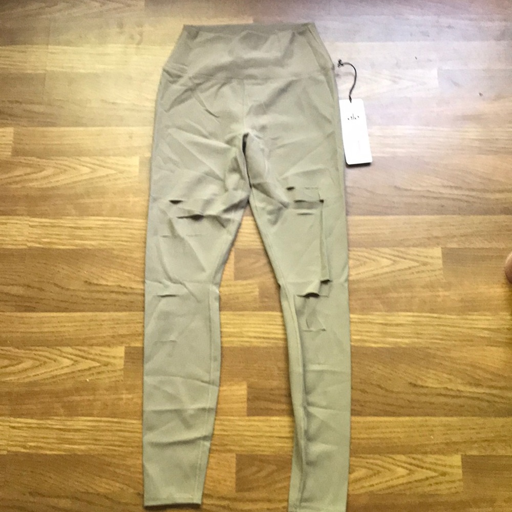 NWT-ALO Yoga Pants
